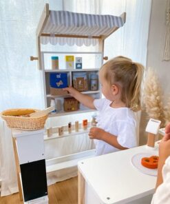 Fille joue marchande en bois compact fresh legler